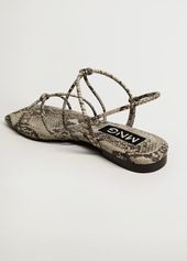 Sandalen met bandjes en knopen