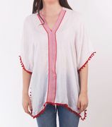 Korte kaftan in wit met bies en rode pompoentjes