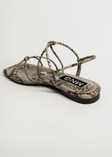 Sandalen met bandjes en knopen